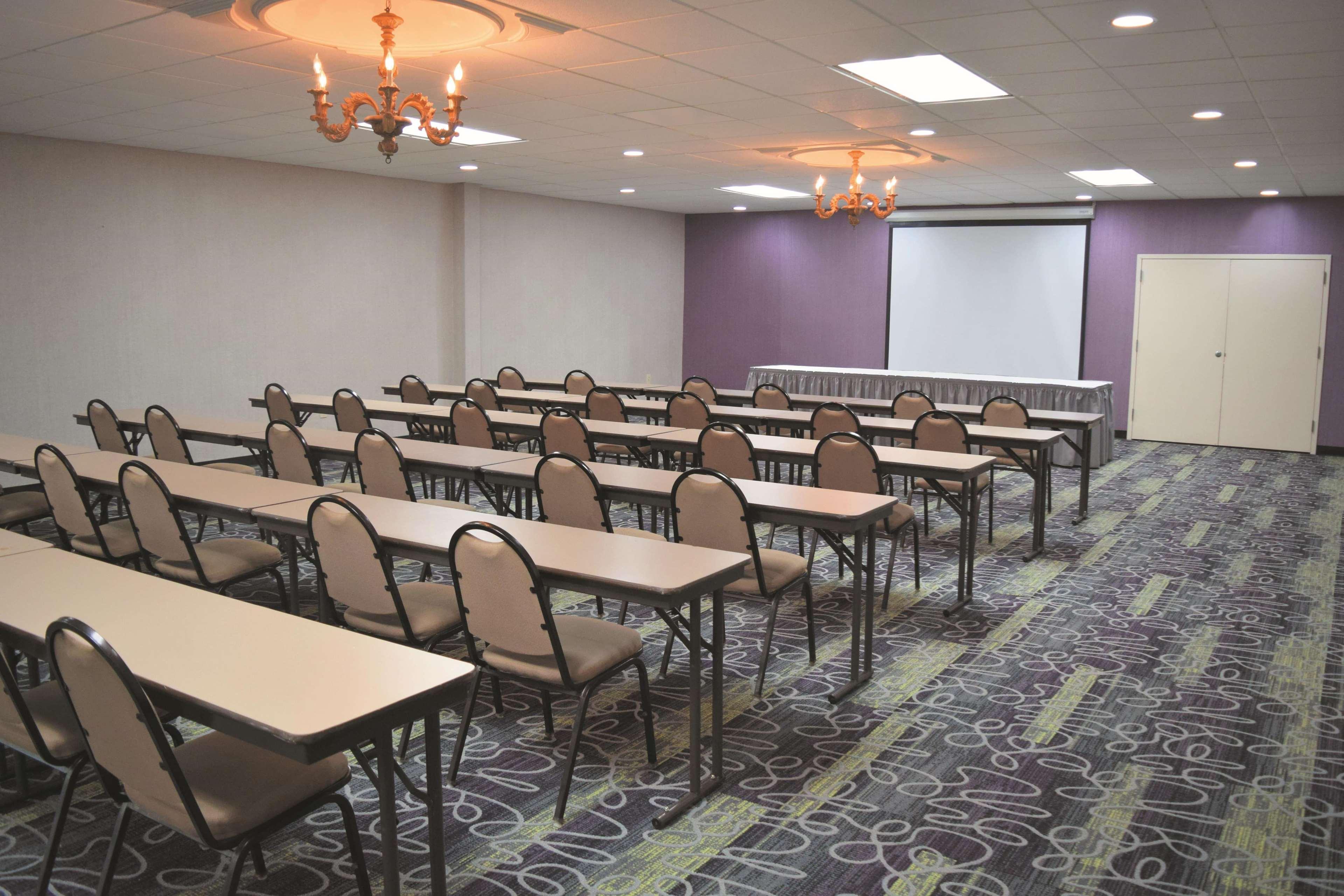 Mainstay Suites Conover-Hickory Bagian luar foto