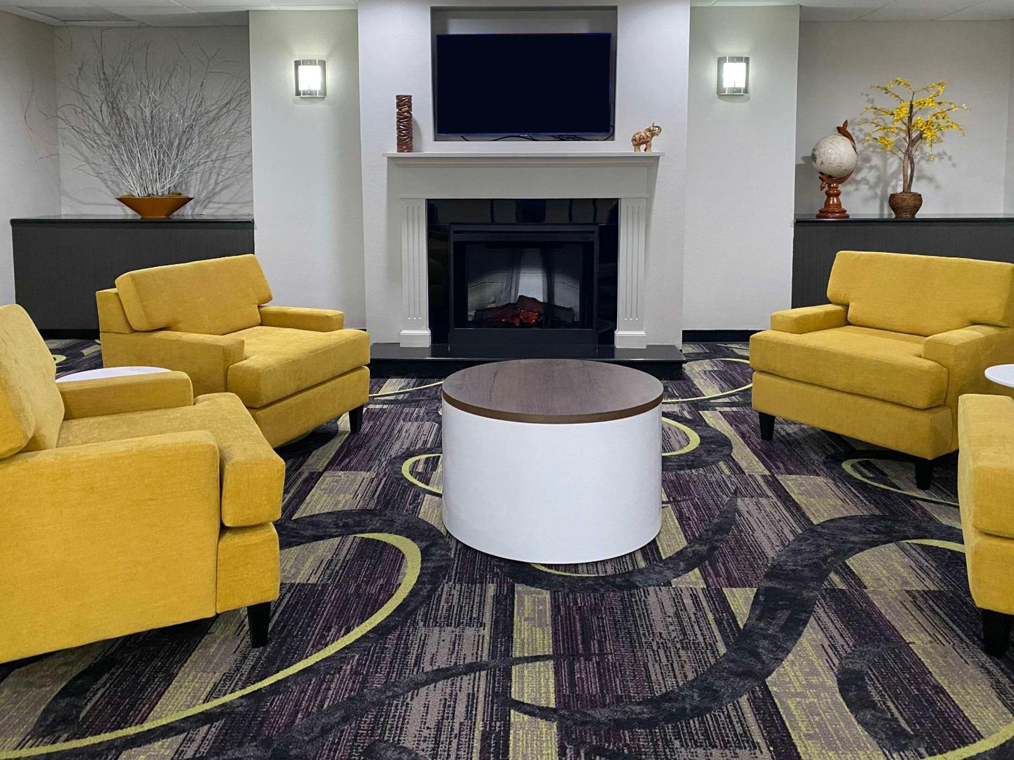 Mainstay Suites Conover-Hickory Bagian luar foto